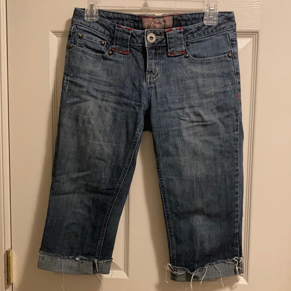Candie’s Juniors Denim Capris (size 5)